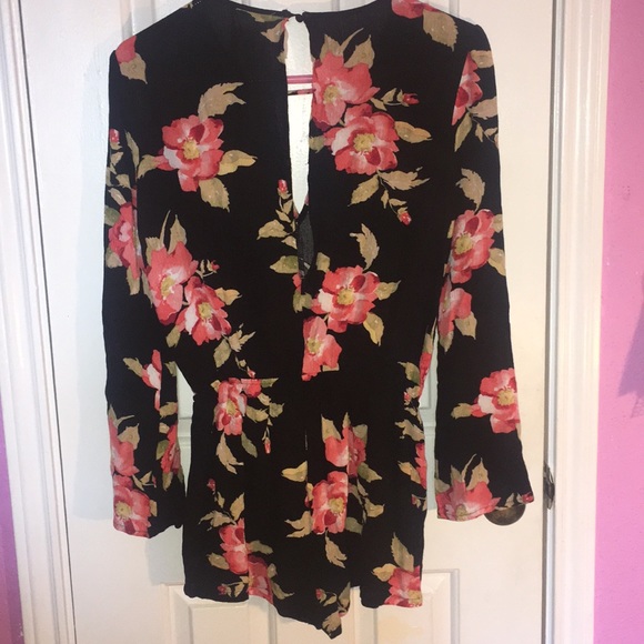 Black floral romper - Picture 2 of 3